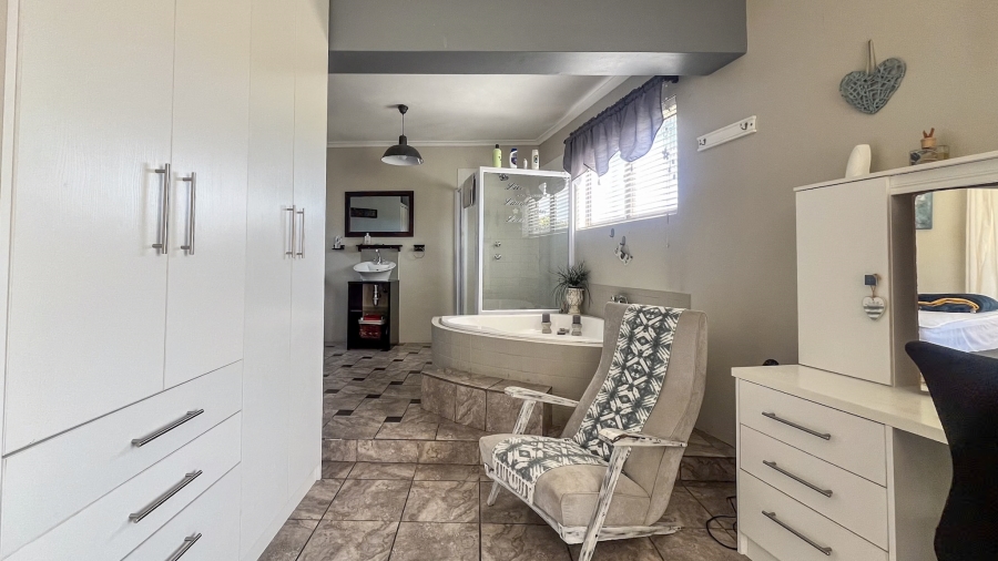 To Let 4 Bedroom Property for Rent in Country Club Western Cape